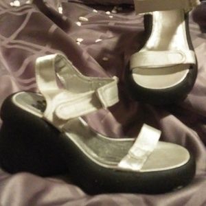 NWOT Vintage platform strap sandal